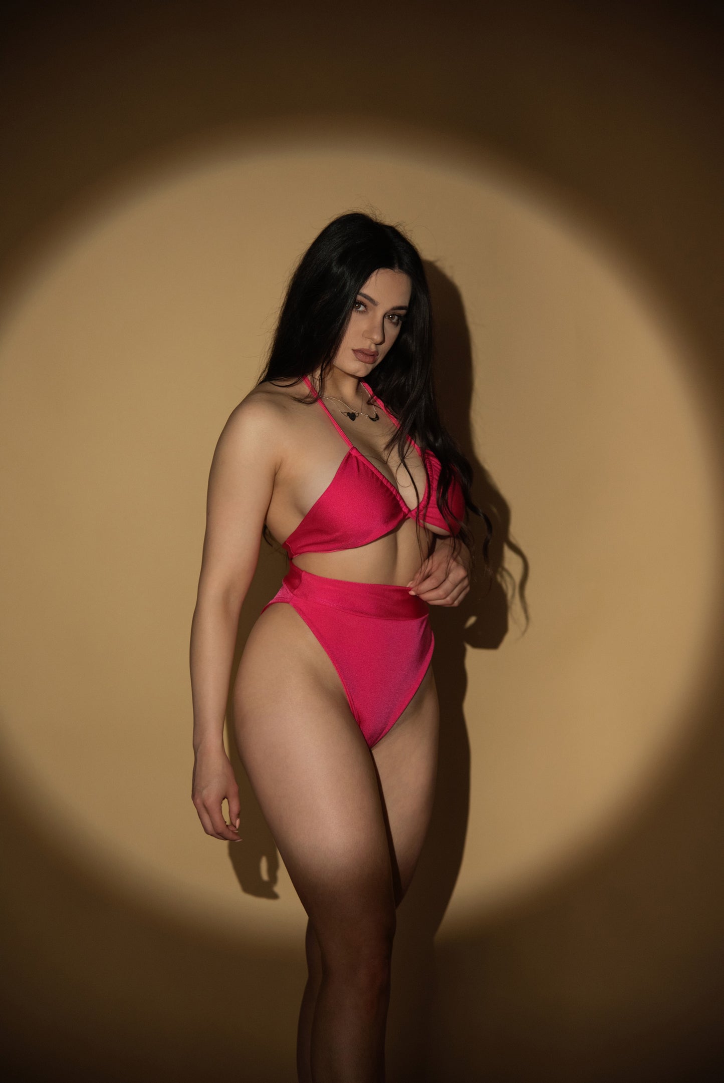 Bikini të puthura nga dielli me bel të lartë rozë