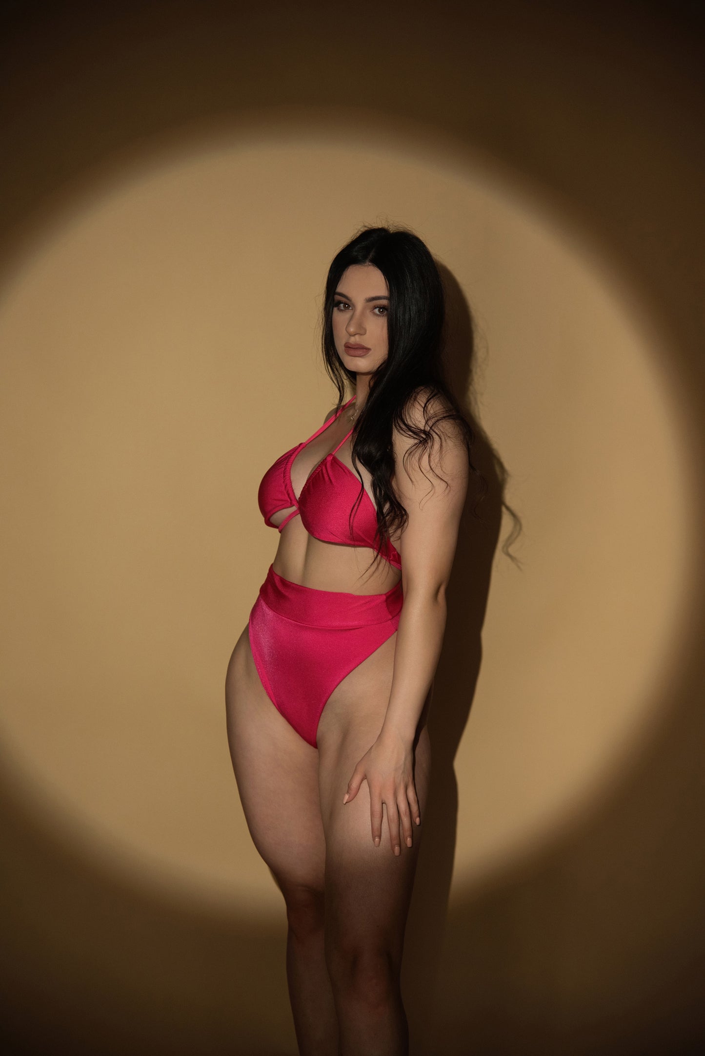 Bikini të puthura nga dielli me bel të lartë rozë